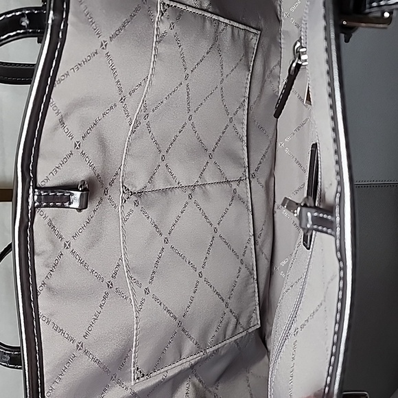 Michael Kors Jet Set Medium Carryall Tote Bag Silver Multi NWT - Picture 11 of 13